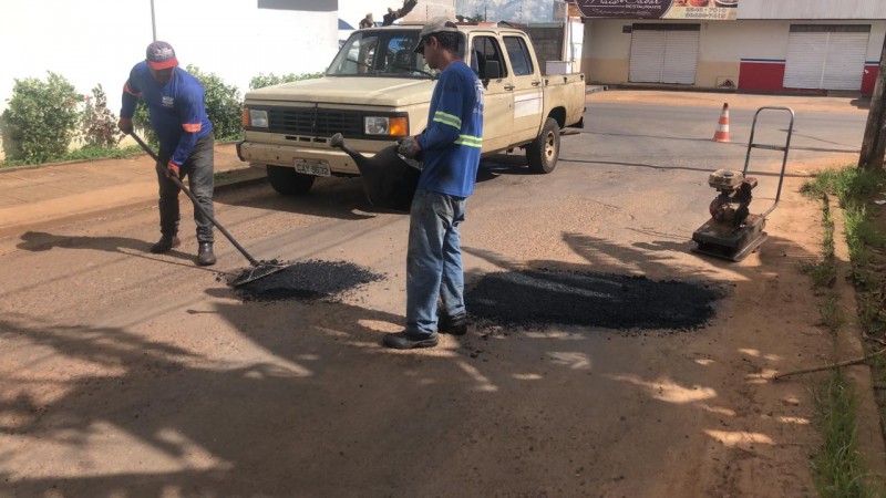 Prefeitura inicia semana com aumento nas frentes de trabalho da operação tapa-buraco