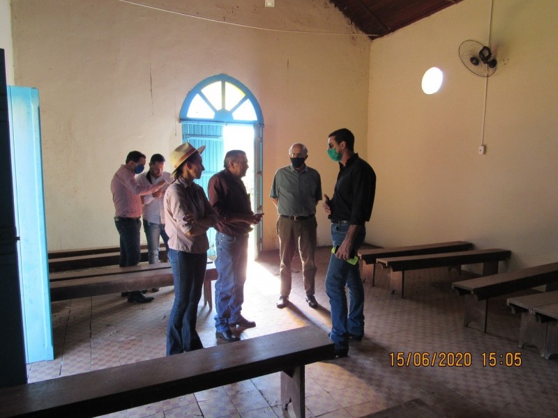 Equipe da prefeitura realiza visita técnica na igreja de Florestina