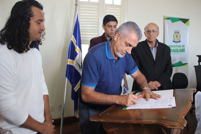 Prefeitura de Araguari assina termo de fomento com a AUTI para transporte de estudantes