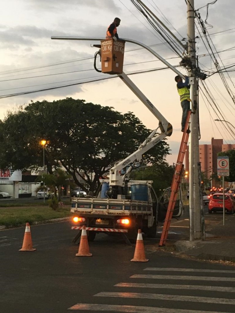 Prefeitura reinicia a substituição da rede semafórica em vias da cidade