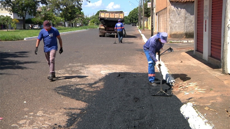 Prefeitura de Araguari emite ordem de serviço para retorno do tapa-buracos