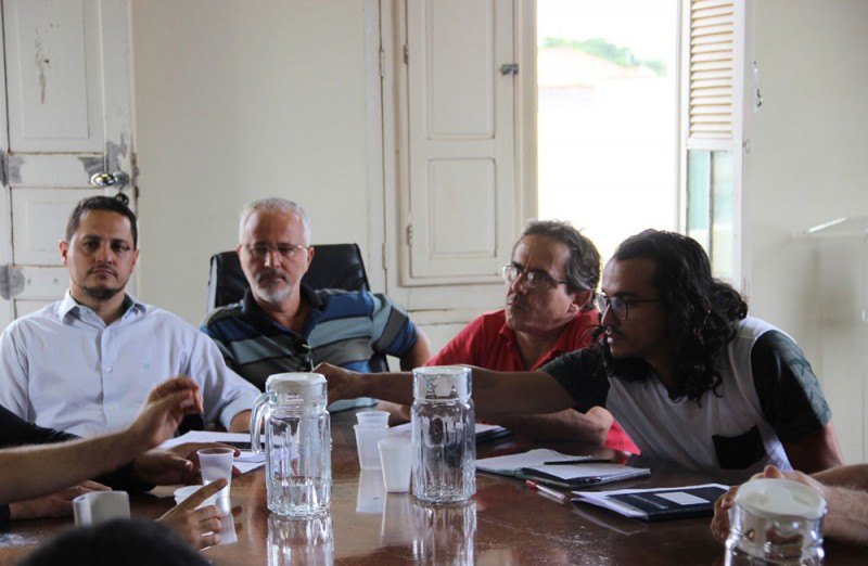 Prefeitura de Araguari e Câmara Municipal recebem representantes da classe de mototaxistas