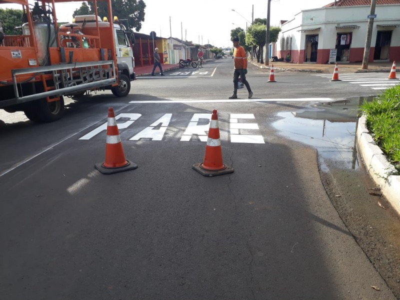 Prefeitura de Araguari continua manutenção da sinalização estratigráfica