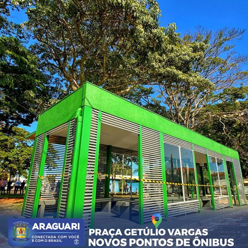 Novos PONTOS DE ÔNIBUS inaugurados em ARAGUARI na praça Getúlio Vargas.