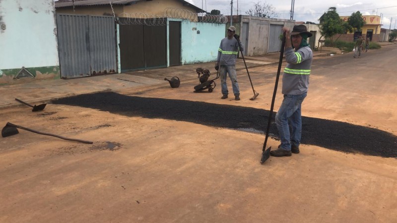 Prefeitura de Araguari informa sobre a operação tapa-buraco realizada nesta quinta-feira (14)