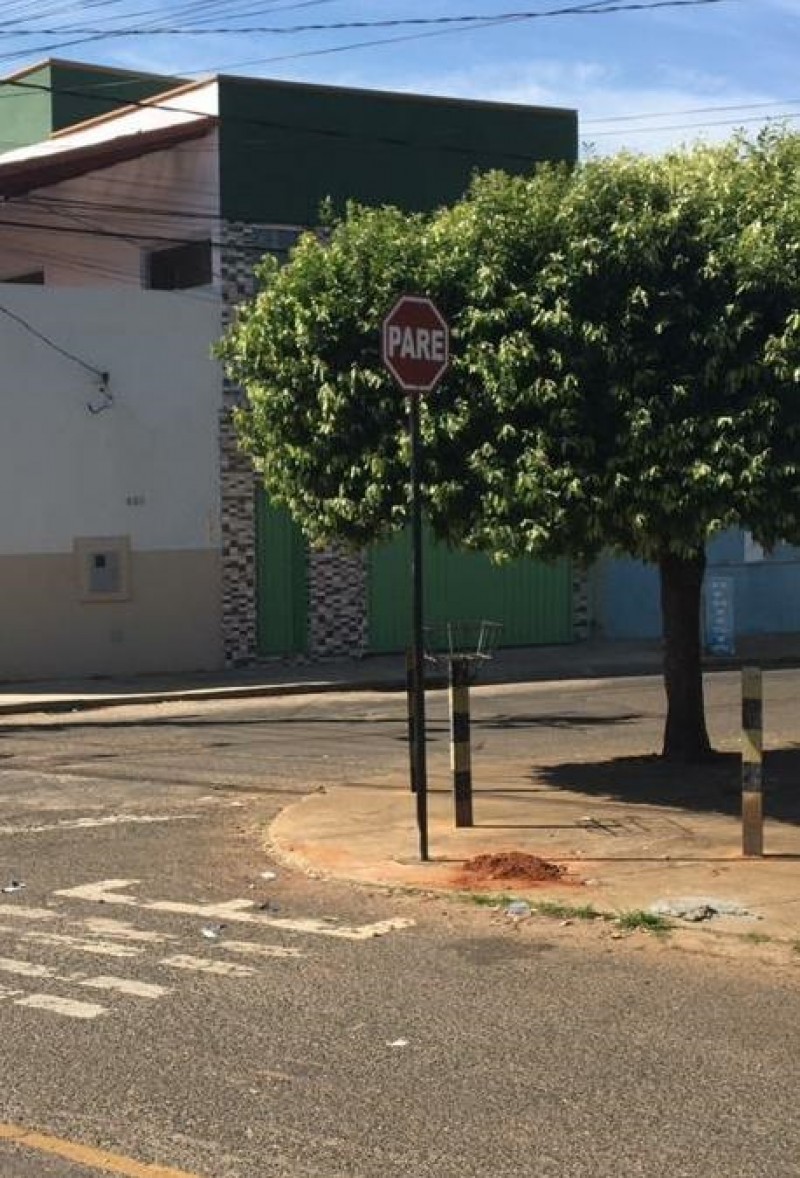 Prefeitura instala placas de sinalização no bairro Fátima