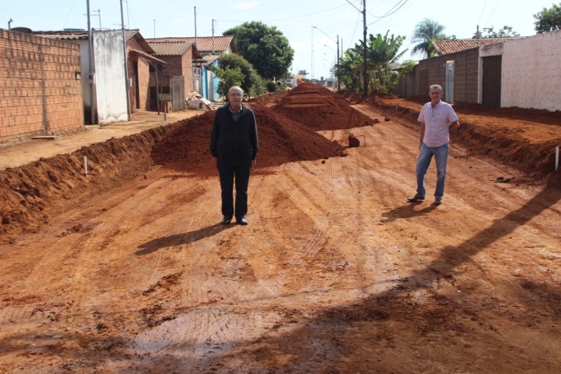 Prefeito de Araguari visita obras em execução na cidade