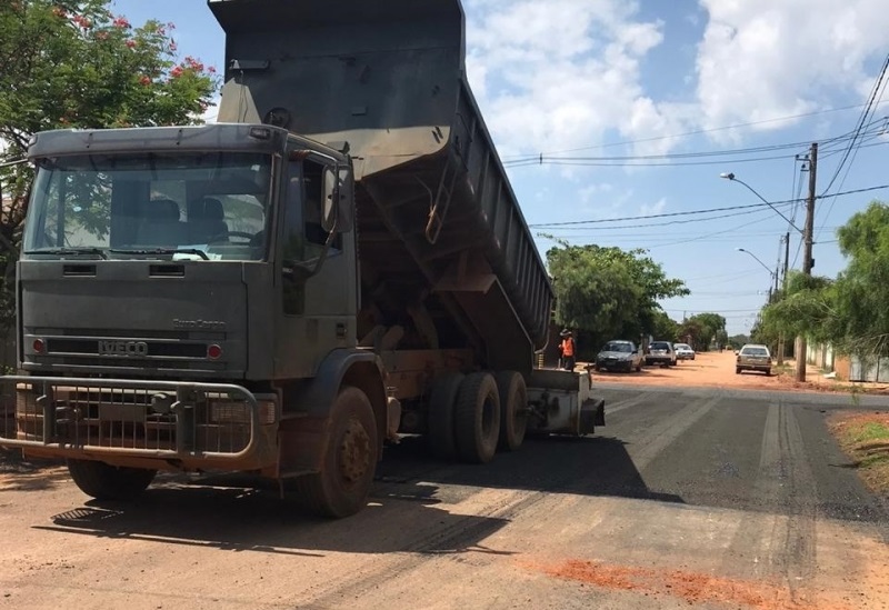 Prefeitura acompanha a parte final das obras de asfaltamento do Bairro Vieno