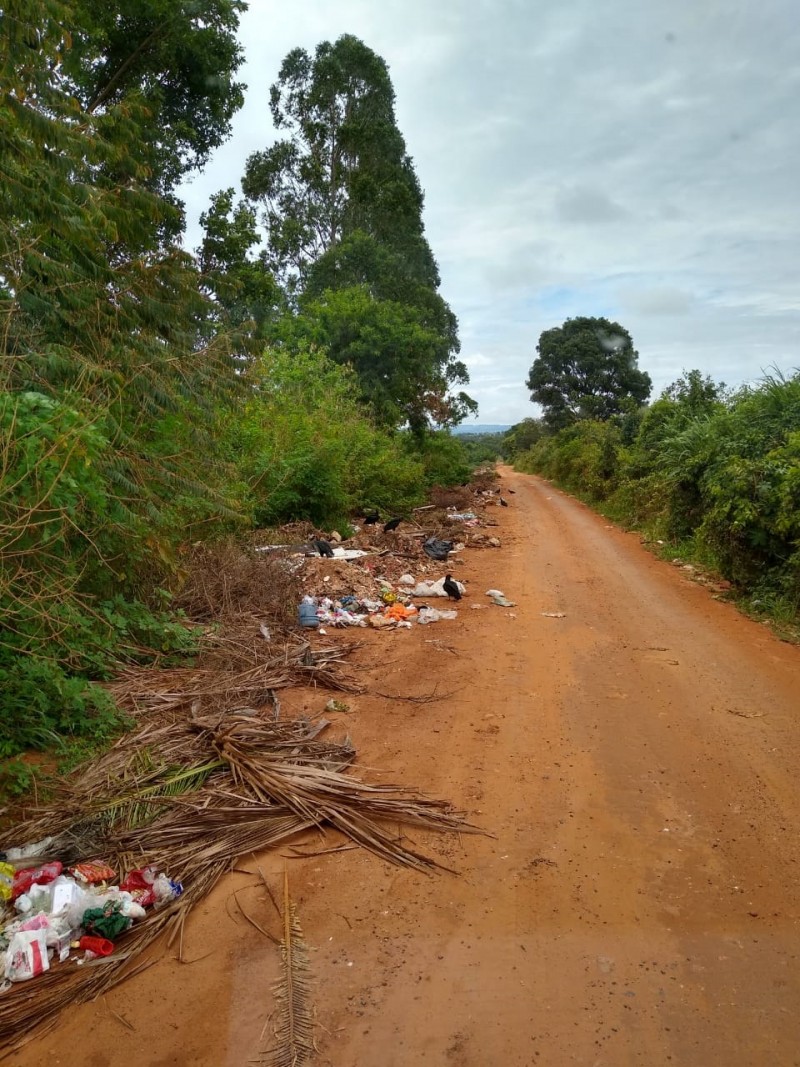 Prefeitura de Araguari realiza ação de limpeza na estrada de acesso ao Fundão e Capim Branco