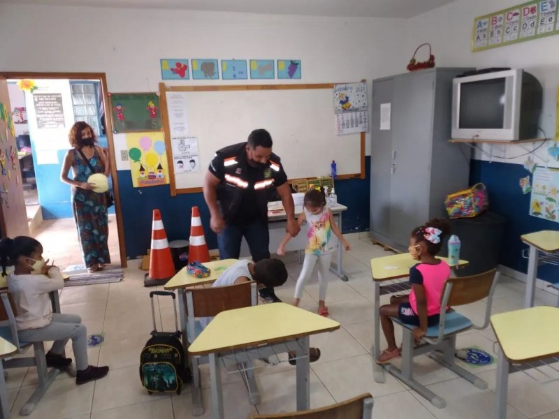 SETRANS realiza palestra de educação no trânsito no CMEI Nossa Senhora da Penha