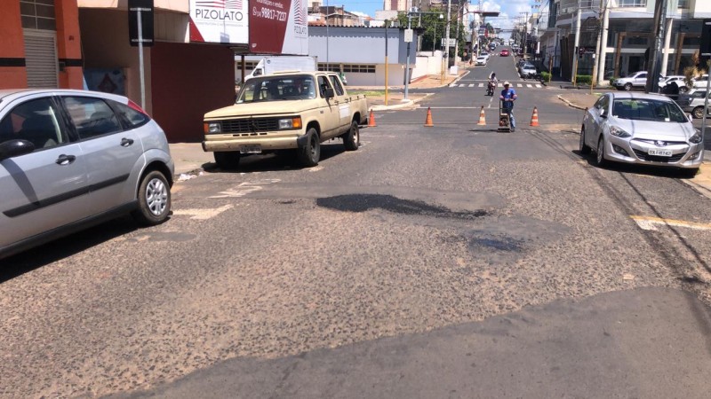 Operação tapa-buracos continua nas vias da cidade