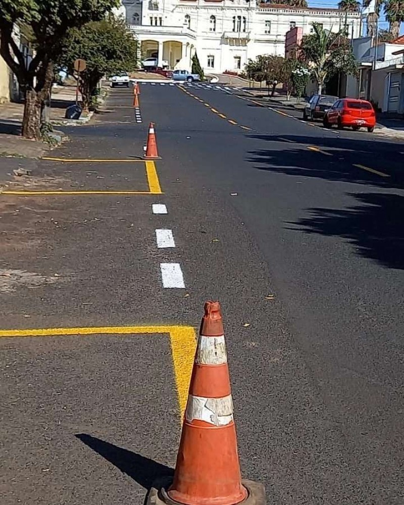 Serviços de recuperação da sinalização de solo em Araguari seguem sem interrupções. 