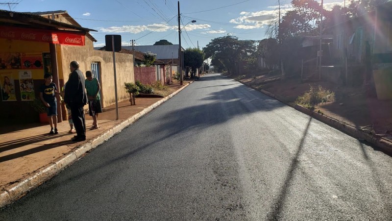 Prefeito Marcos Coelho visita obras de recapeamento do asfalto de Piracaíba