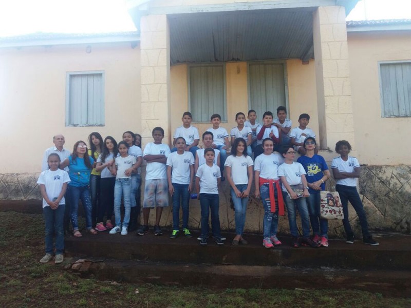 Alunos da Escola Estadual Rainha da Paz visitam Cachoeira do Piçarrão