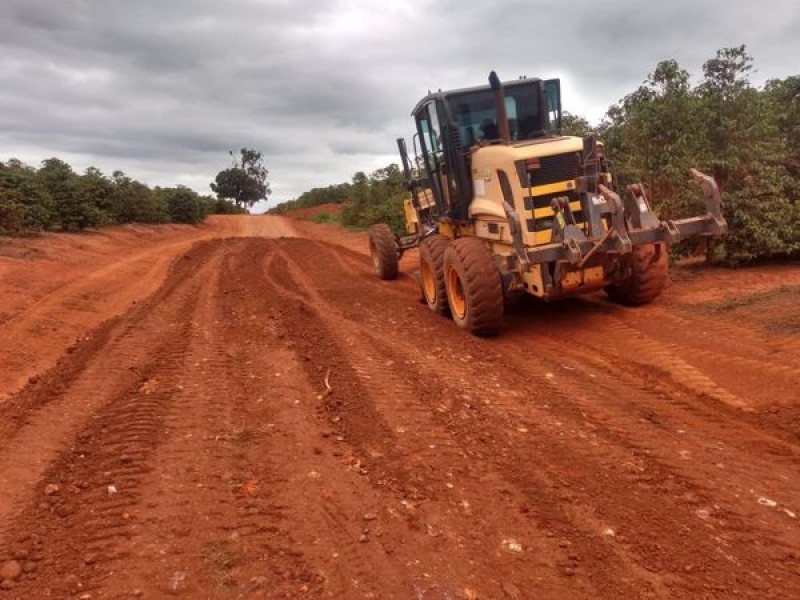 Secretaria de Obras atua na Zona Rural e na preparação da pista de motocross no bairro São Sebastião