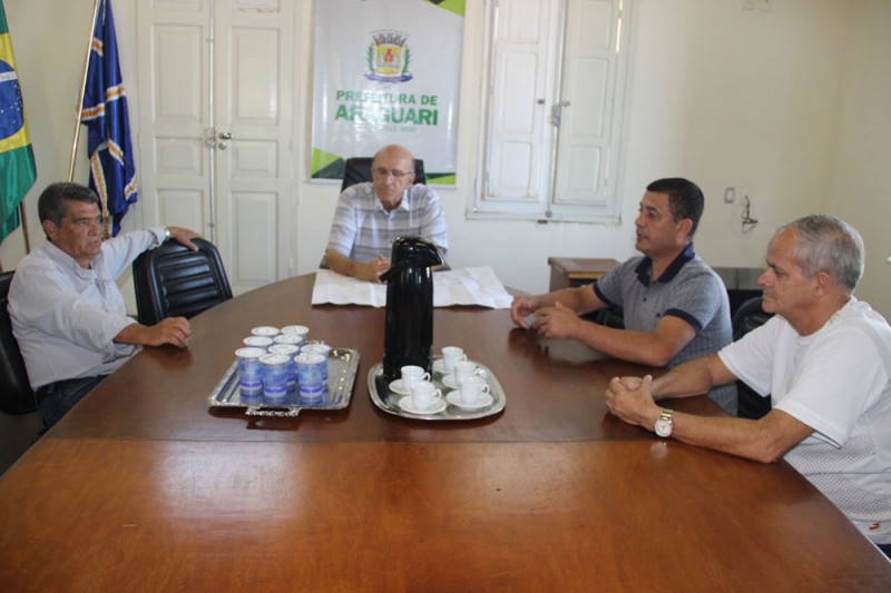 Prefeito Marcos Coelho recebeu em seu gabinete moradores do Bairro Maria Eugênia