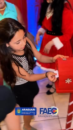 Prefeitura de Araguari inaugura Fábrica de Brinquedos e Presépio Vivo no Cine Rex. Evento gratuito acontece de 18 a 24 de dezembro, das 18h30 às 22h30. Parceria com FAEC, Grupo EmCena e Grupo Sol de teatro promete encantar visitantes. Venha viver a magia 