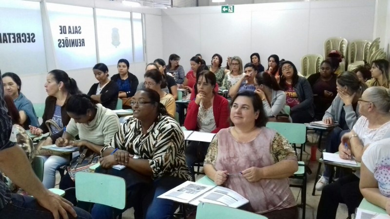 Prefeitura de Araguari promove curso de atualização para merendeiras   