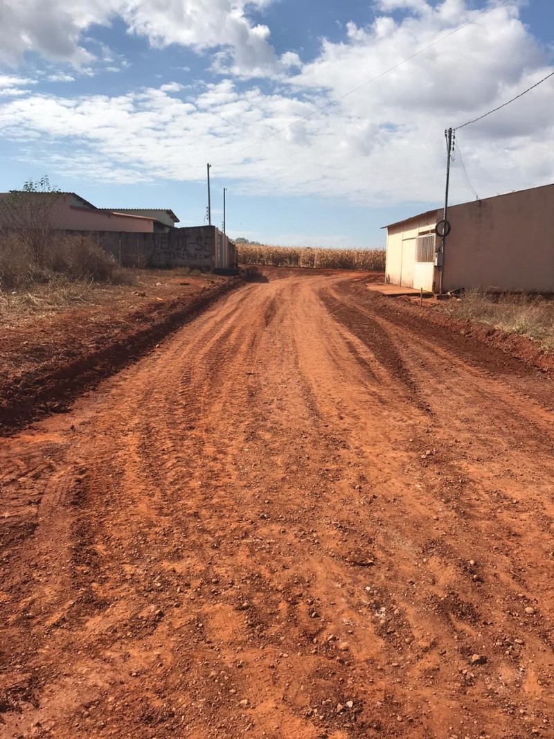 Prefeitura realiza mais uma etapa do asfaltamento em vias do distrito de Piracaíba