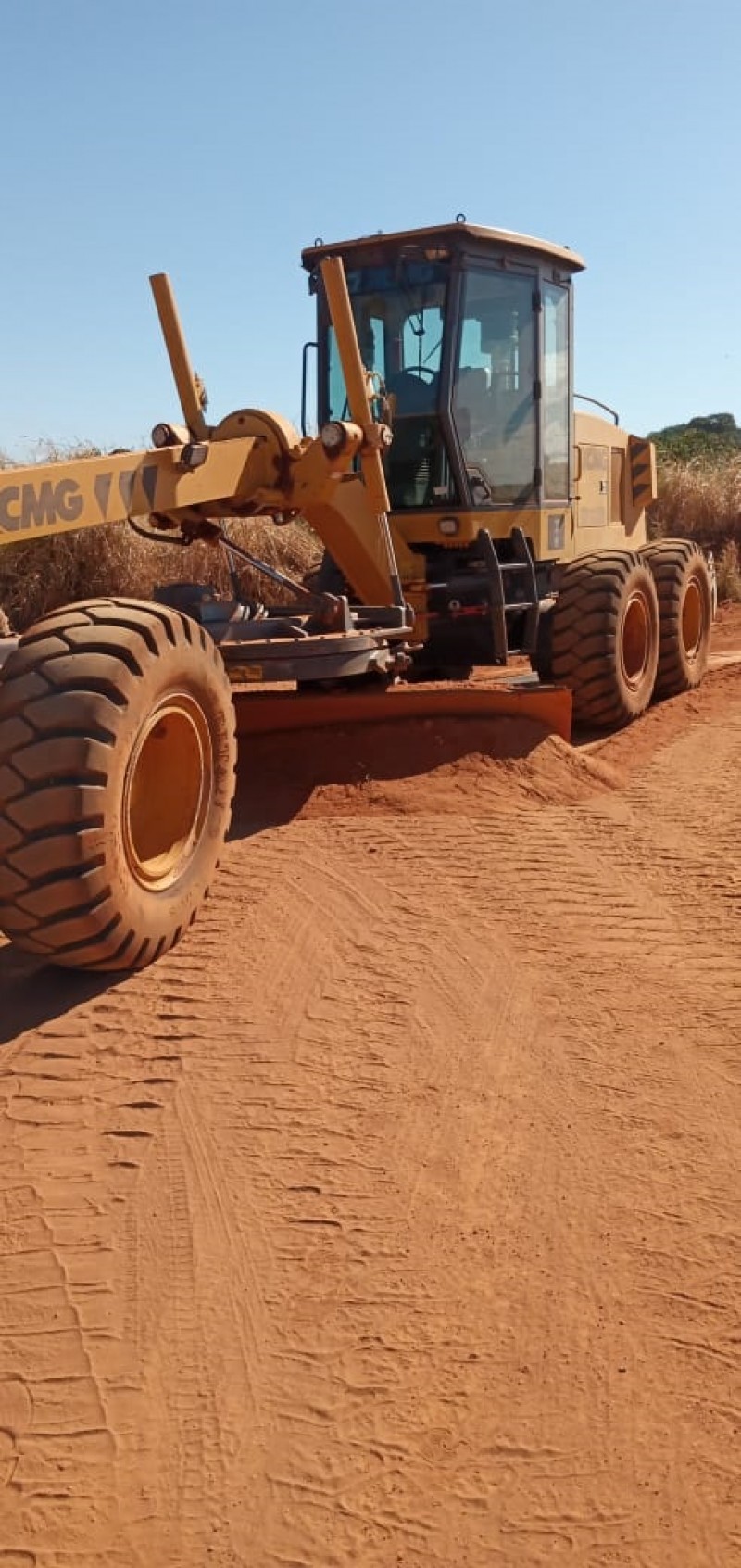 Prefeitura realiza a manutenção de estradas rurais do município