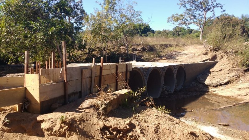 Prefeitura de Araguari trabalha na recuperação da ponte na região do Lago Azul