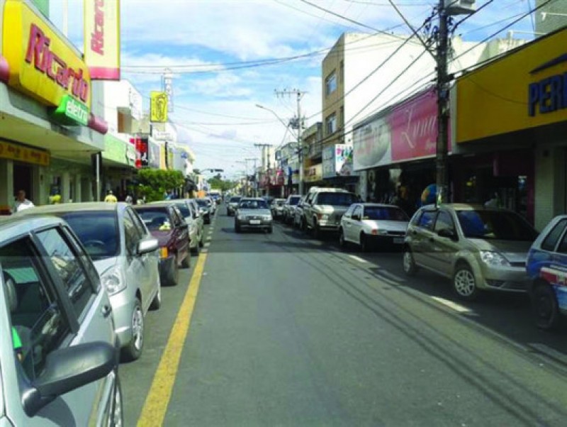 Prefeitura fecha o acesso de veículos à rua Rui Barbosa