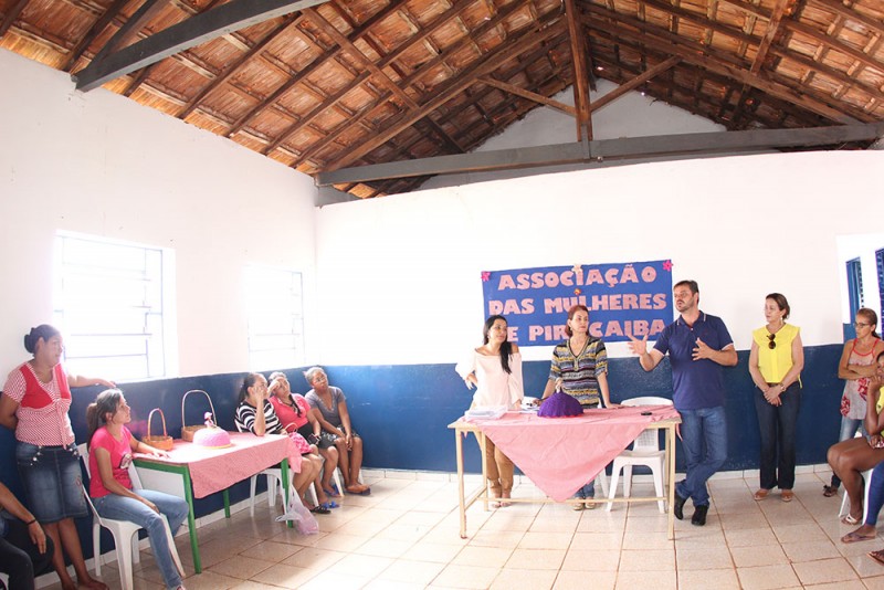 Clube Mulheres de Piracaíba recebe visita de Secretários Municipais