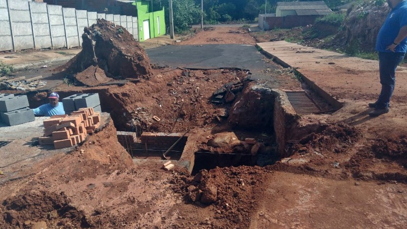 Prefeitura segue com obras na parte final da Rua Abolição no Bairro do Bosque