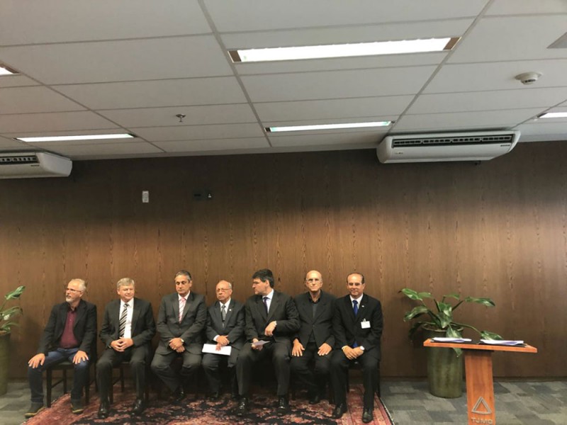 Cerimônia de assinatura do contrato de construção das novas instalações do Fórum de Araguari é realizada em Belo Horizonte  