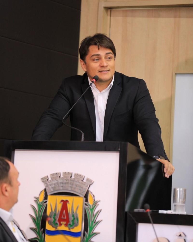 Prefeito Renato Carvalho e vice Maria Cecília participam da posse da nova mesa diretora da Câmara Municipal de Araguari