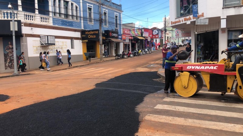 Prefeitura de Araguari conclui manutenção do asfalto na Rua Rodolfo Paixão