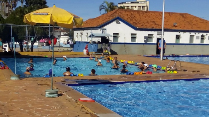 Aulas de natação e hidroginástica movimentam o Parque Aquático do ATC