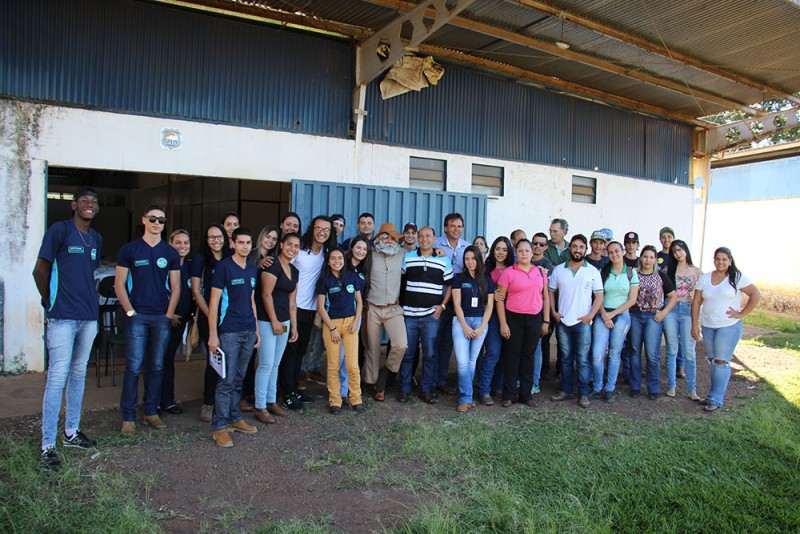 Alunos visitam a Secretaria de Agricultura de Araguari