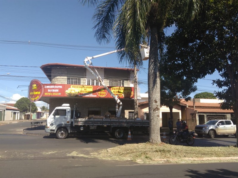 Secretaria de Obras acelera serviço de troca de tampada em Araguari