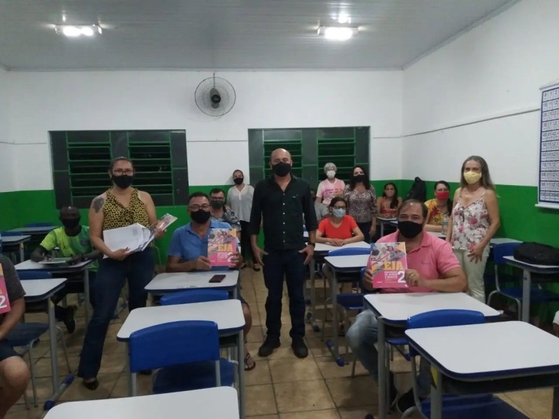 Prefeitura de Araguari garante livros pedagógicos para as turmas do EJA