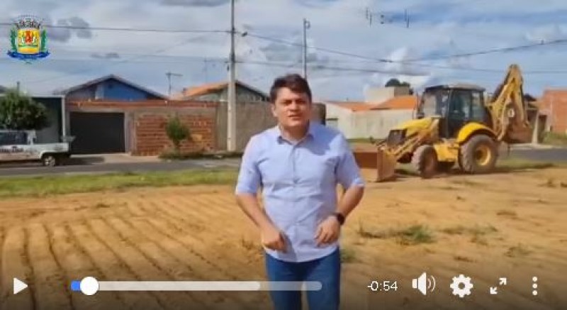 Hoje, a prefeitura iniciou a construção do campo de futebol no Residencial Vila Olímpica.