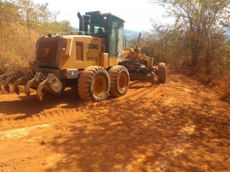 Estrada da Ponte Preta recebe melhorias por parte da Secretaria de Obras