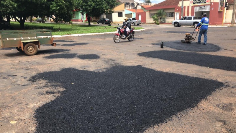  Prefeitura de Araguari intensifica serviço do tapa-buracos