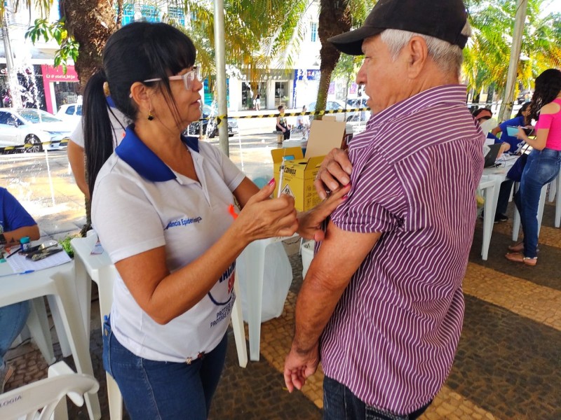 483 pessoas são vacinadas em Mutirão promovido pela prefeitura de Araguari