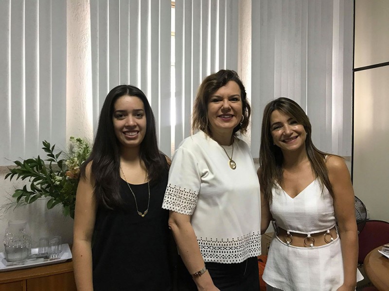 Secretária de Ação Social recebe visita da Presidente da Associação Nacional dos Grupos de Apoio à Adoção