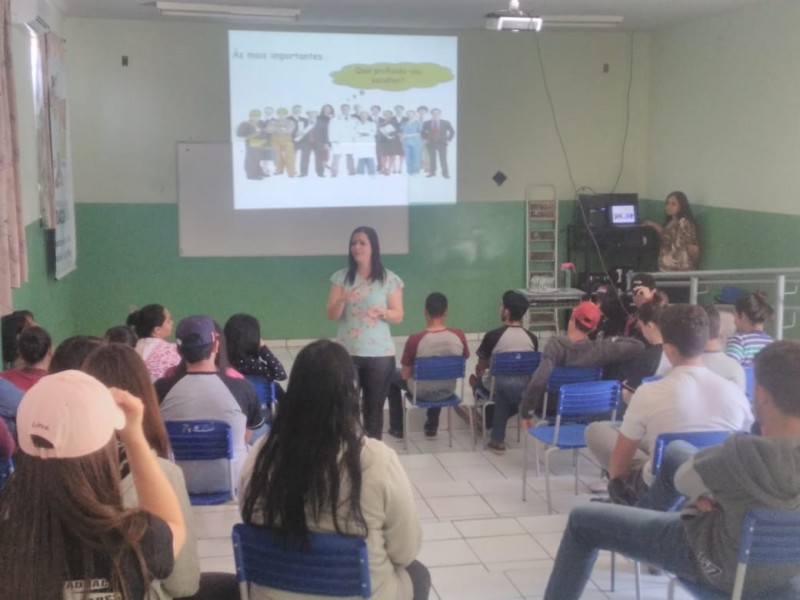 Secretaria de Políticas Sobre Drogas realiza trabalho na Escola Estadual Benedito Valadares em Cascalho Rico