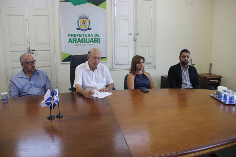 O Prefeito Marcos Coelho fez novas alterações no quadro de secretários da Prefeitura de Araguari. As mudanças foram apresentadas na tarde desta sexta-feira (06) em uma coletiva para a imprensa, no Palácio dos Ferroviários.