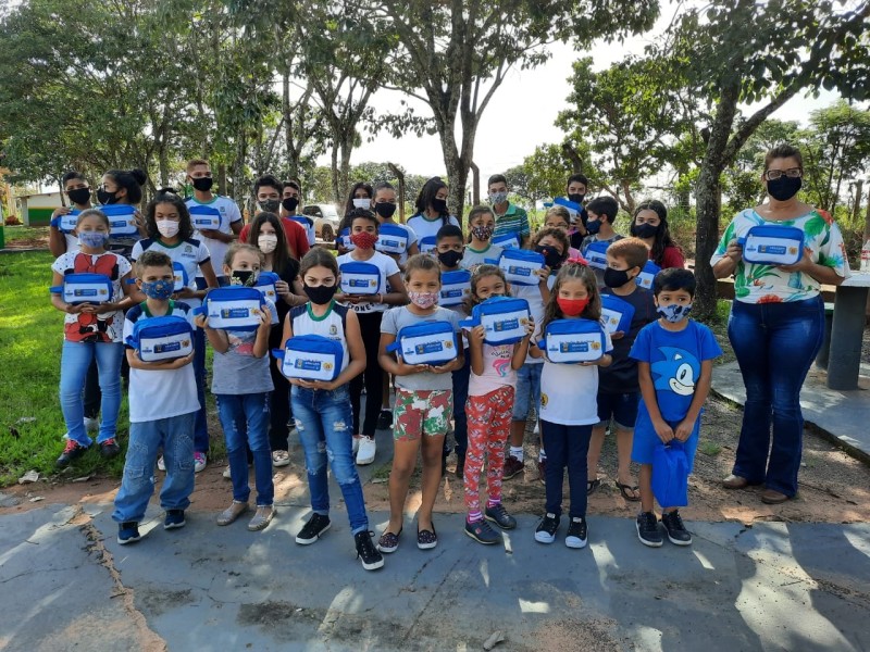 Início das aulas na Rede Municipal é marcado com entrega de kit de prevenção à Covid