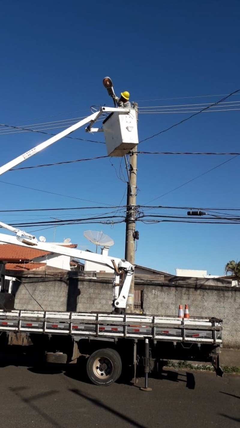 Secretaria de Obras segue com o trabalho de troca de lâmpadas no município