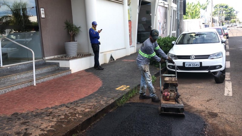 Prefeitura de Araguari informa sobre a operação tapa-buraco realizada nesta terça-feira (19)