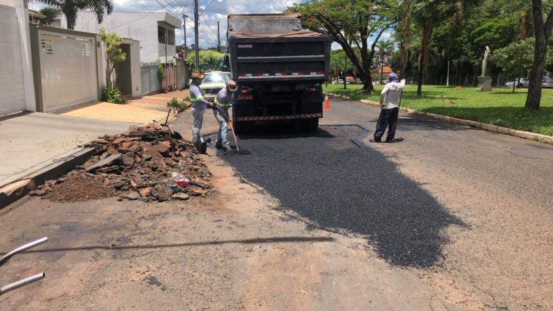 Prefeitura de Araguari realiza reparos em pontos danificados pelas chuvas