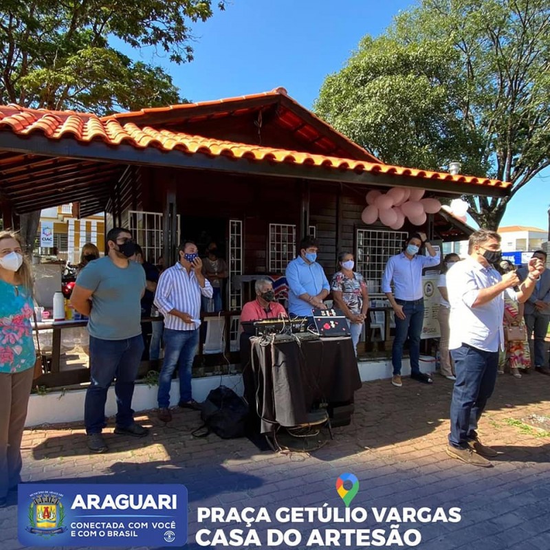 CASA DO ARTESÃO em Araguari. O novo local funciona na praça Getúlio Vargas e é aberto à comunidade. 