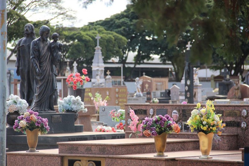 Prefeitura convoca Concessionários de terrenos no cemitério Bom Jesus para regularização   