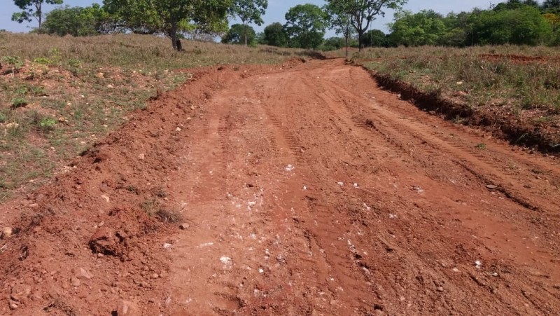 Secretaria de Obras faz manutenção em várias estradas rurais do Município