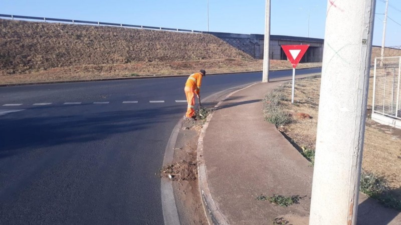 Serviços de limpeza retornam nas vias públicas do município